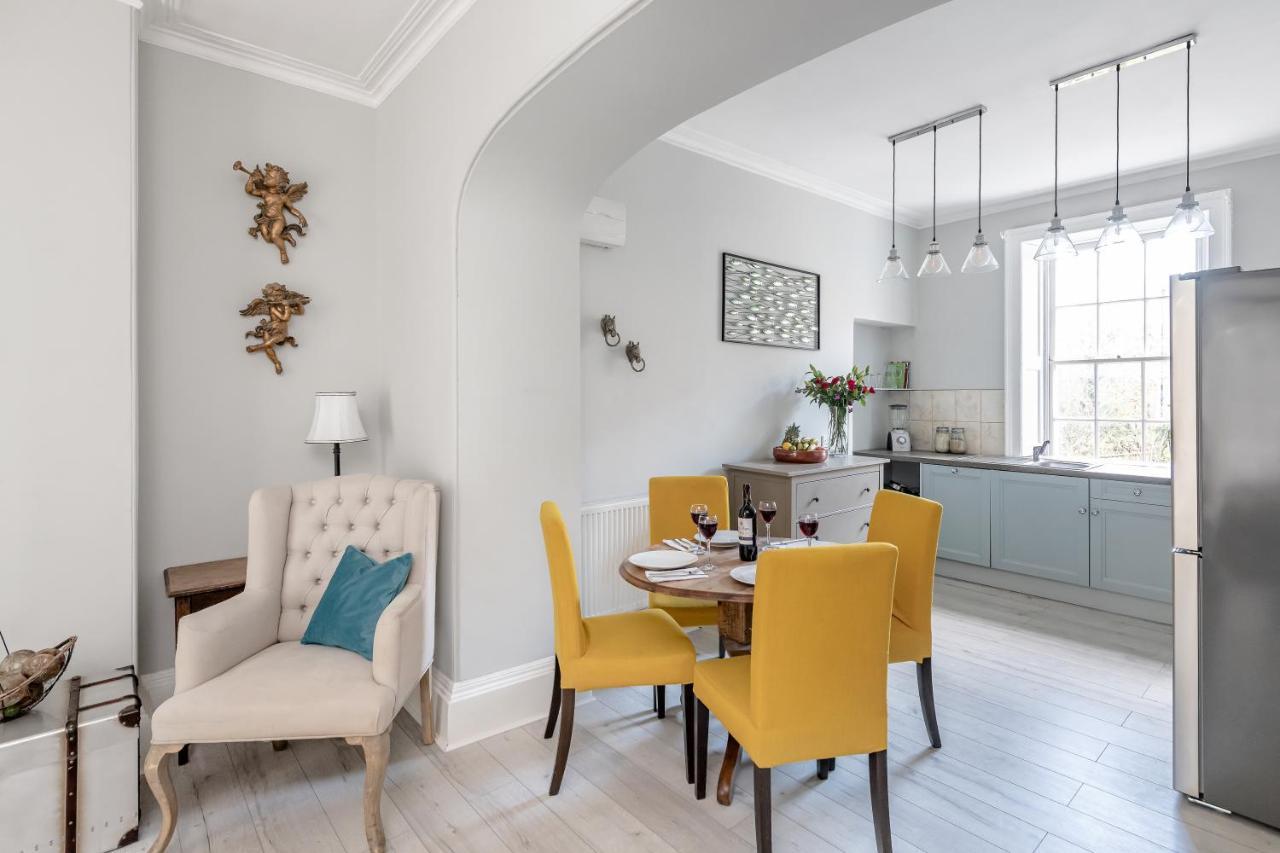Gorgeous Garden Apartment บาธ ภายนอก รูปภาพ