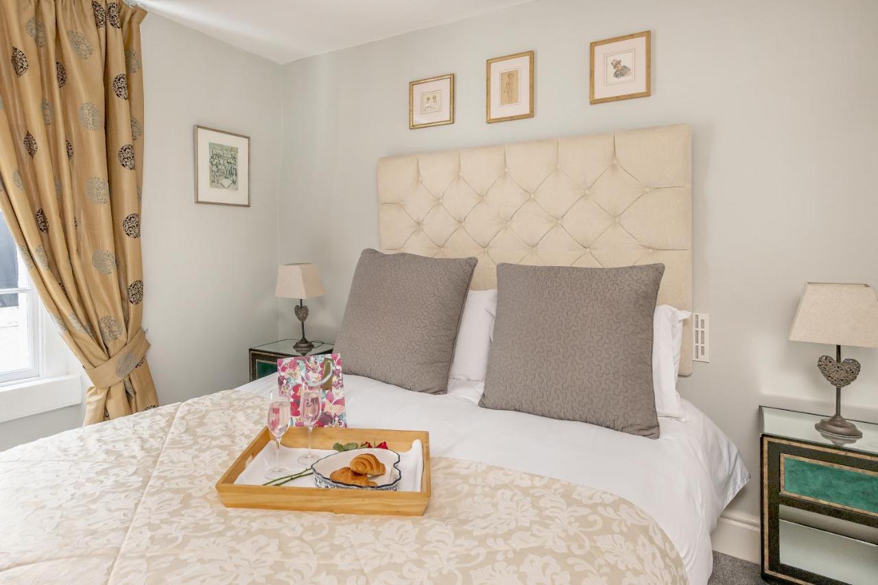 Gorgeous Garden Apartment บาธ ภายนอก รูปภาพ